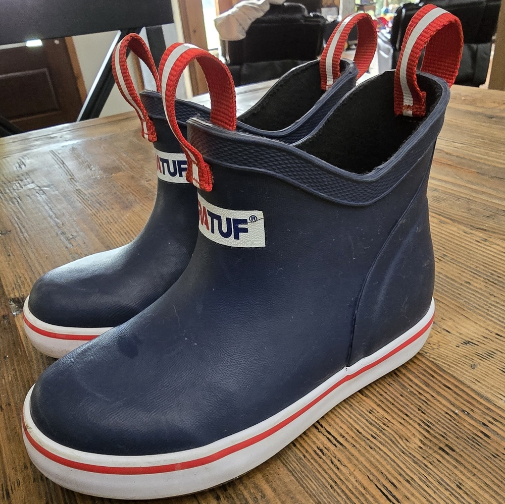 TODDLER SIZE 8 XTRATUFF BOOT